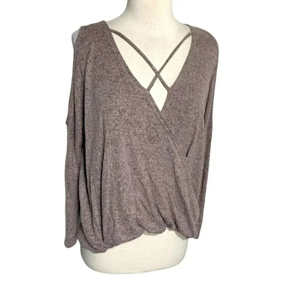 Design Labs Lord & Taylor M sexy pink surplice cold‎ shoulder top - Picture 1 of 6